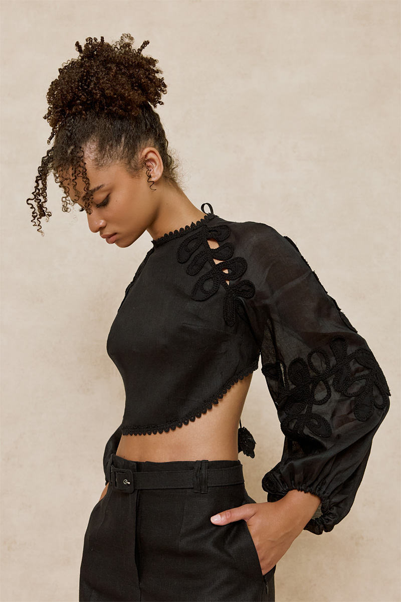 TOP WITH OPEN BACK AND PERFORATED DETAILS