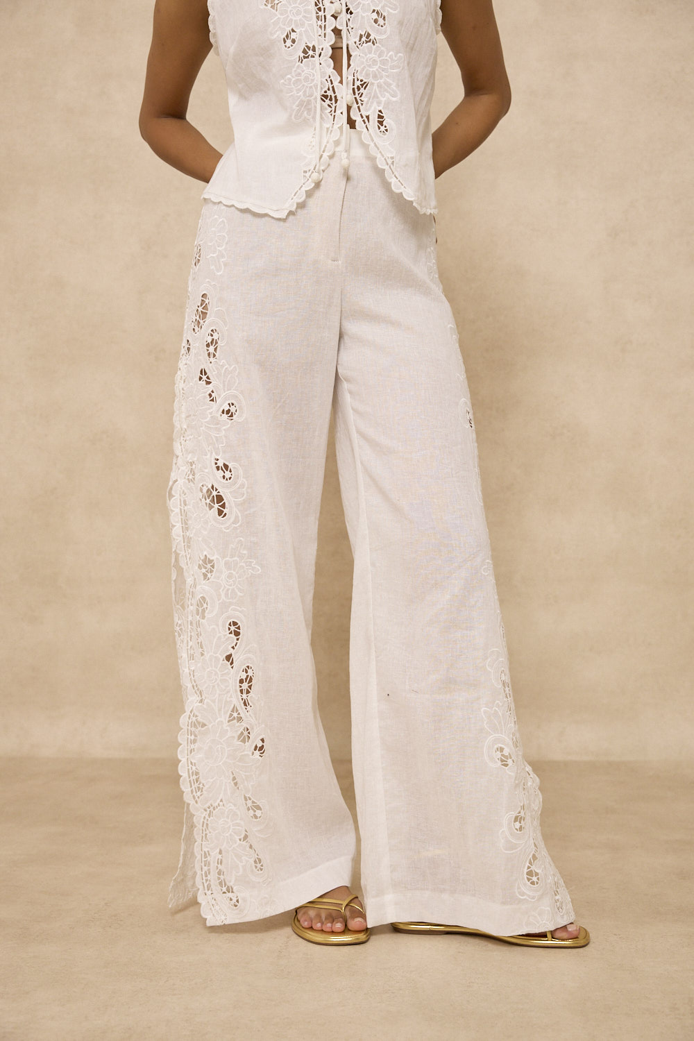 LINEN TROUSER WITH EMBROIDERY