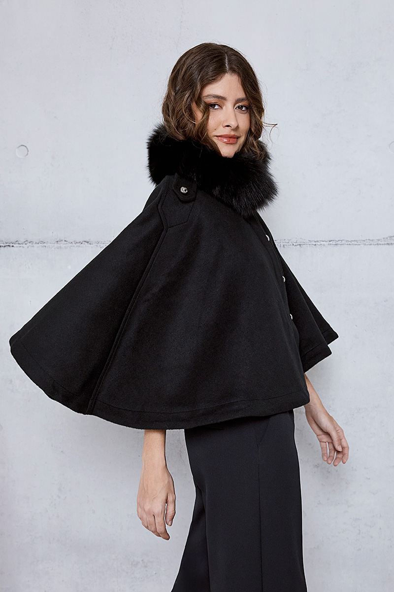 CAPE WITH DETACHABLE FUR