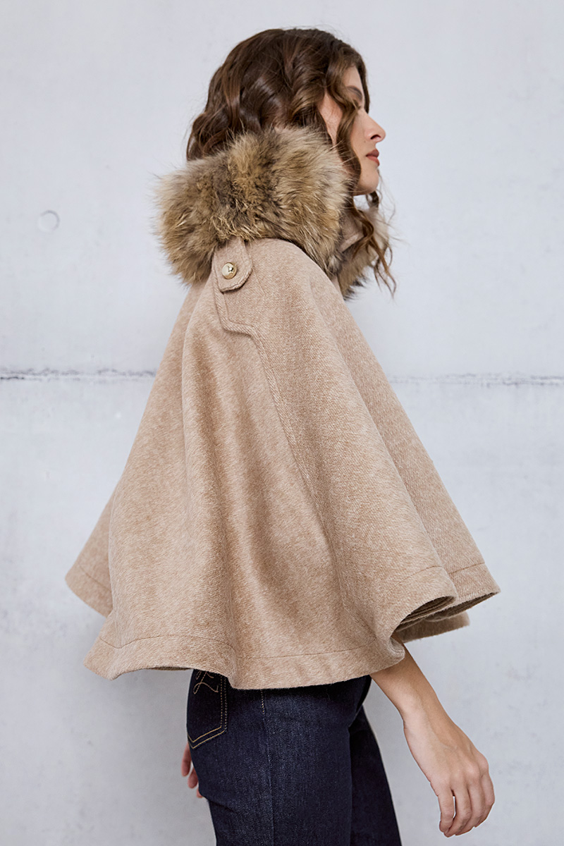 CAPE WITH DETACHABLE FUR