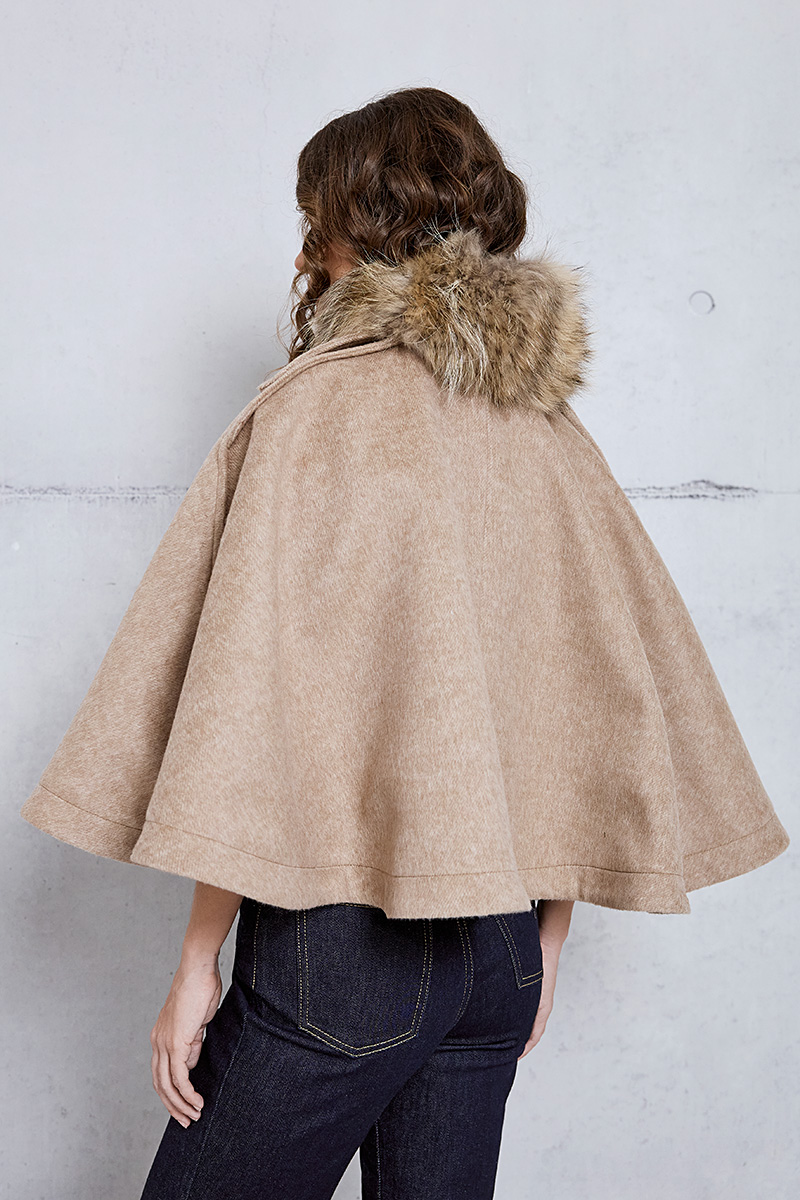 CAPE WITH DETACHABLE FUR