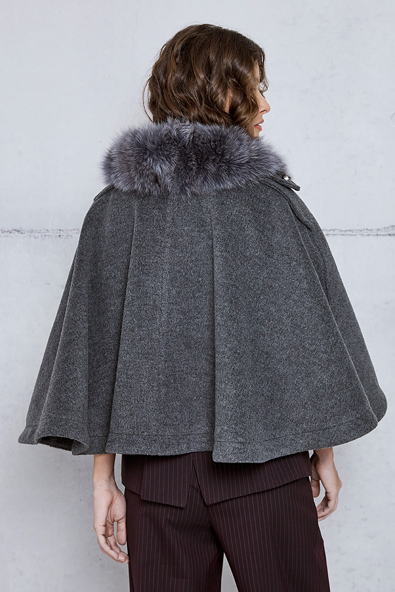 CAPE WITH DETACHABLE FUR