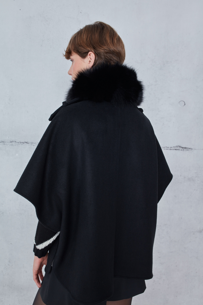 CAPE WITH DETACHABLE FUR