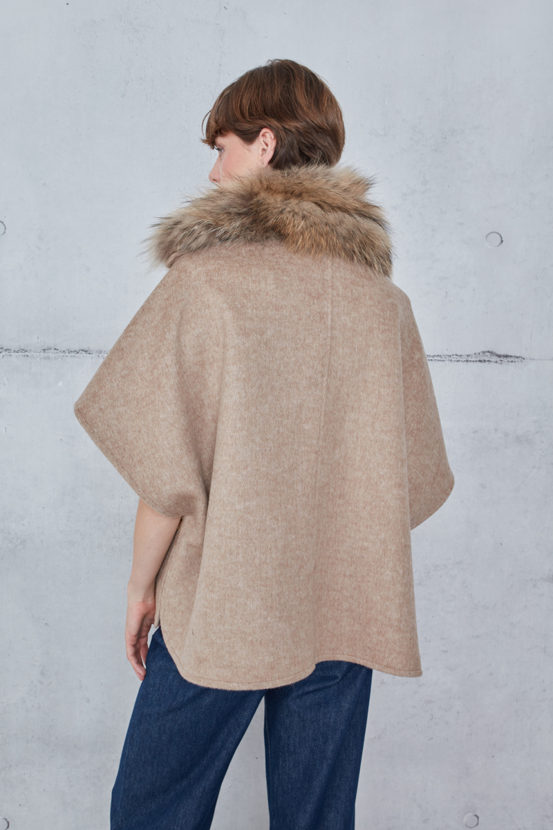 CAPE WITH DETACHABLE FUR