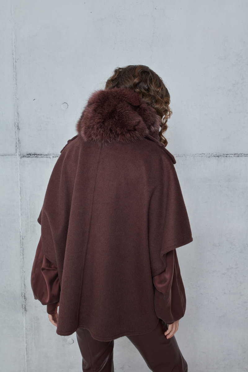 CAPE WITH DETACHABLE FUR