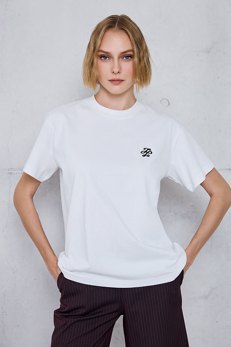 T-SHIRT WITH LOGO