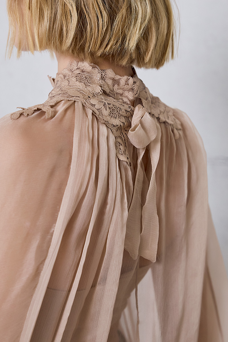 SILK BLOUSE WITH LACE AT THE NECK