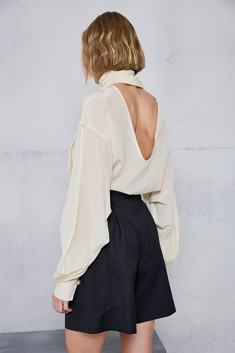 BLOUSE WITH A TIE AND BACK CUTOUT