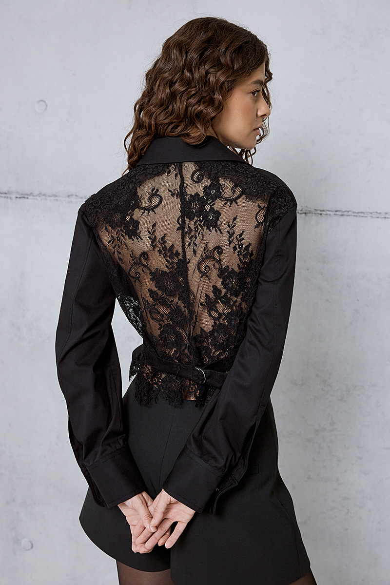 SHIRT WITH LACE ON THE BACK