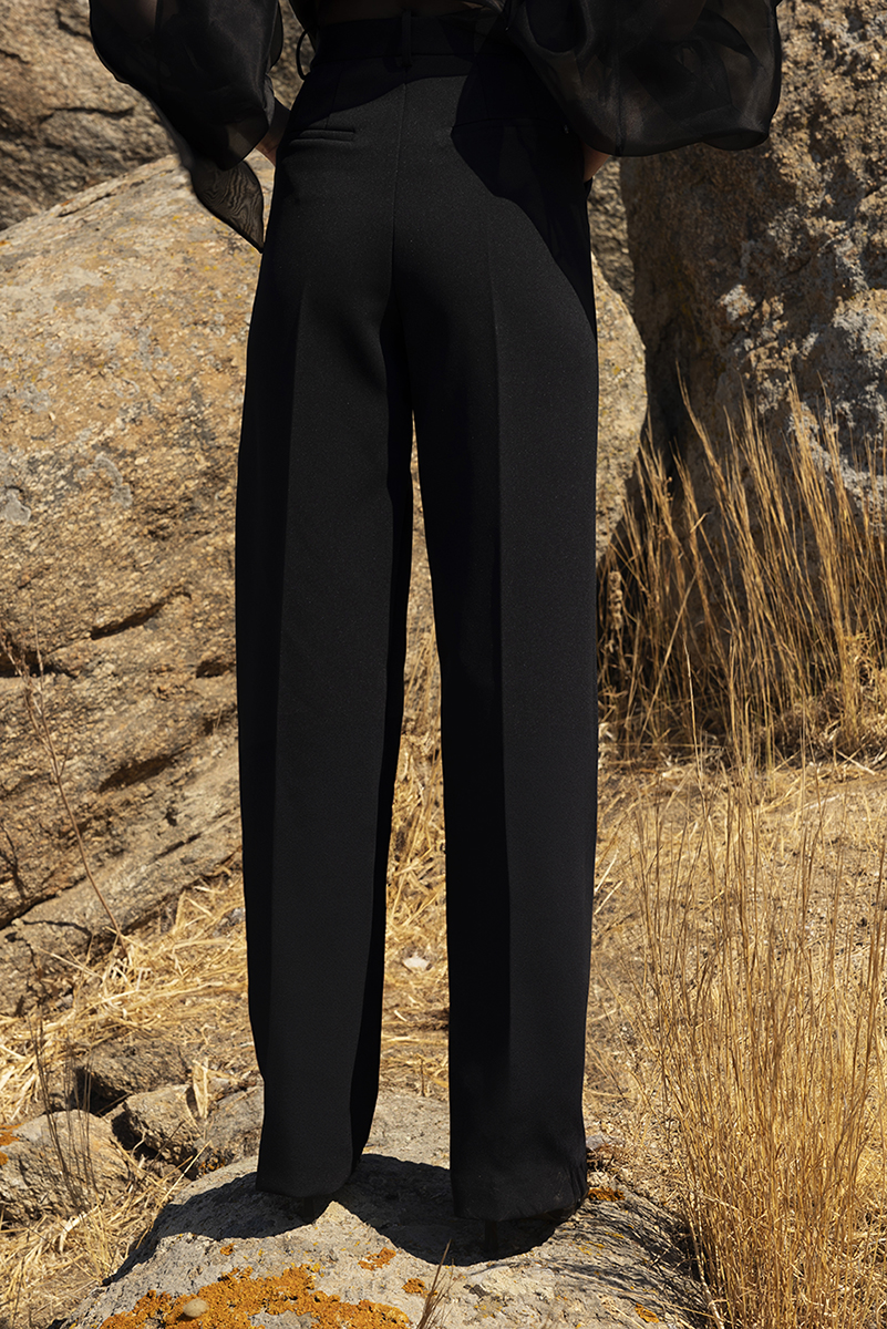 TROUSER WITH PLEATS