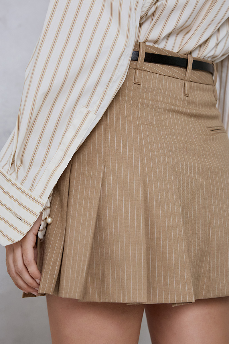 STRIPED SKORT WITH PLEATS AND BELT