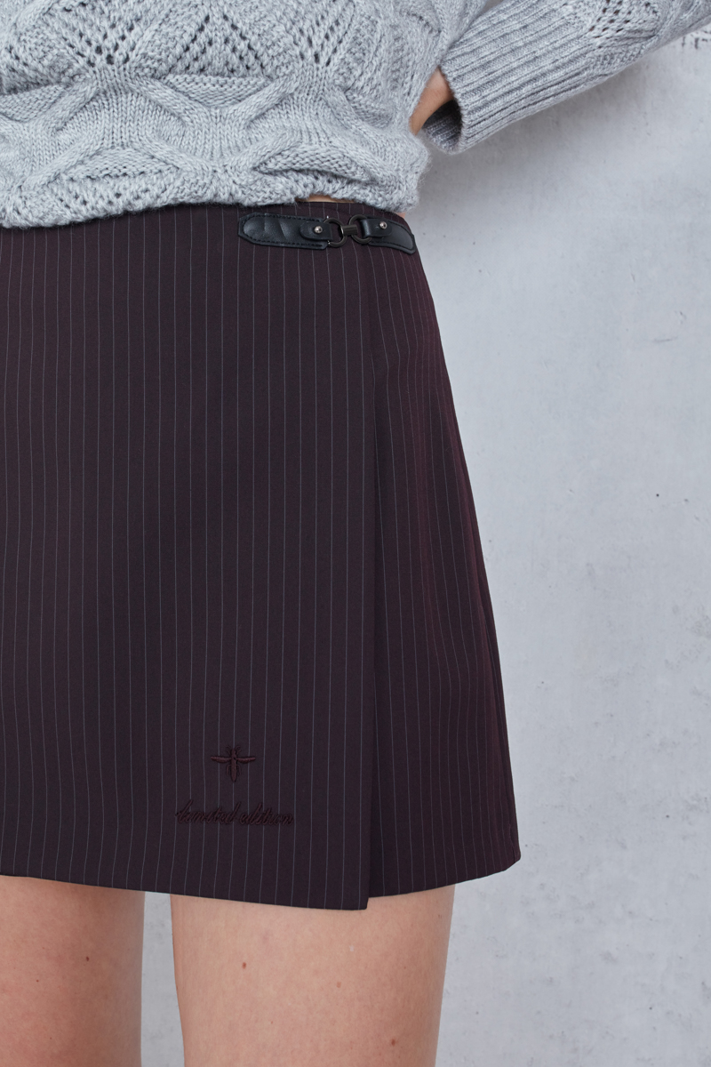 STRIPED SKORT WITH A BUCKLE