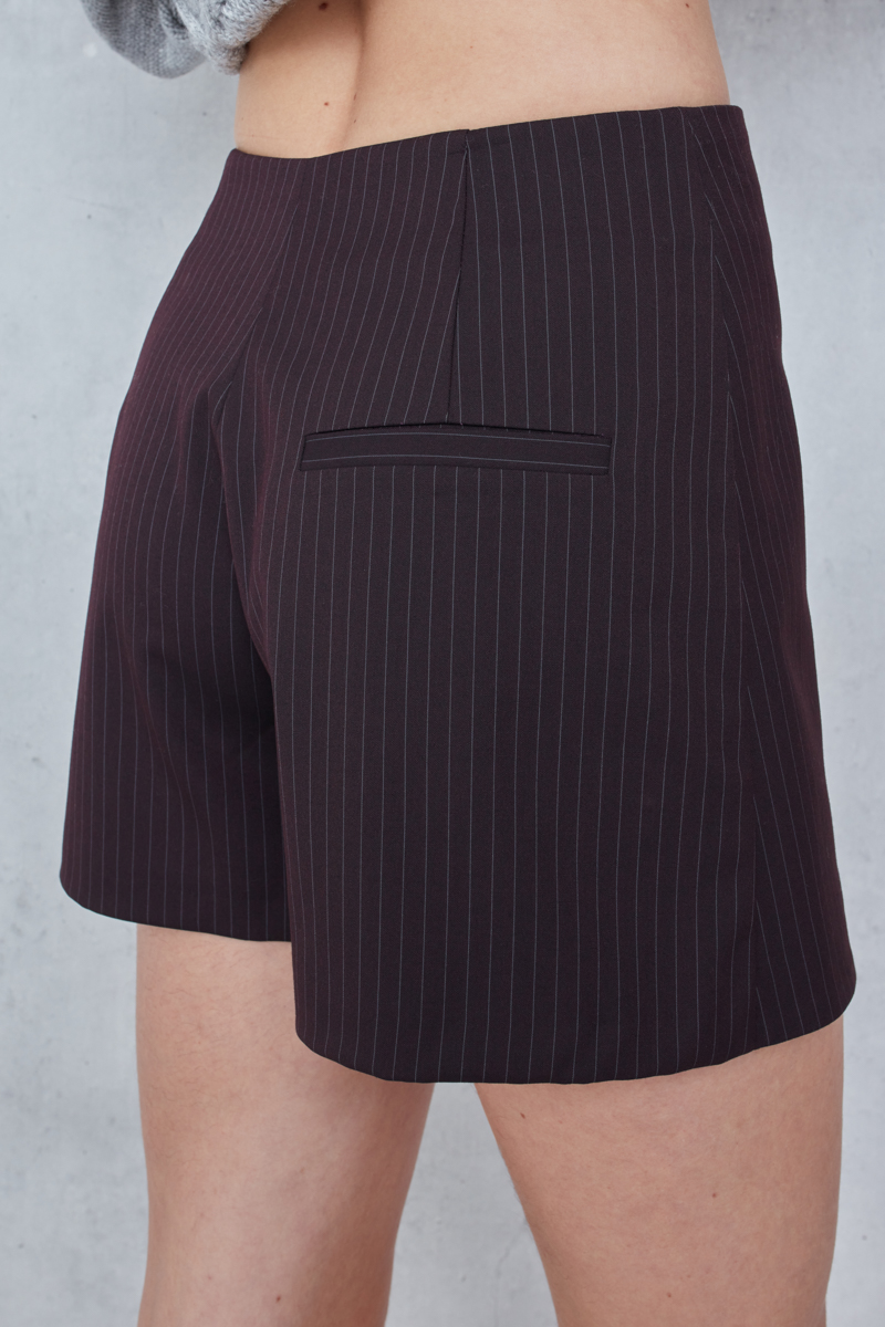 STRIPED SKORT WITH A BUCKLE