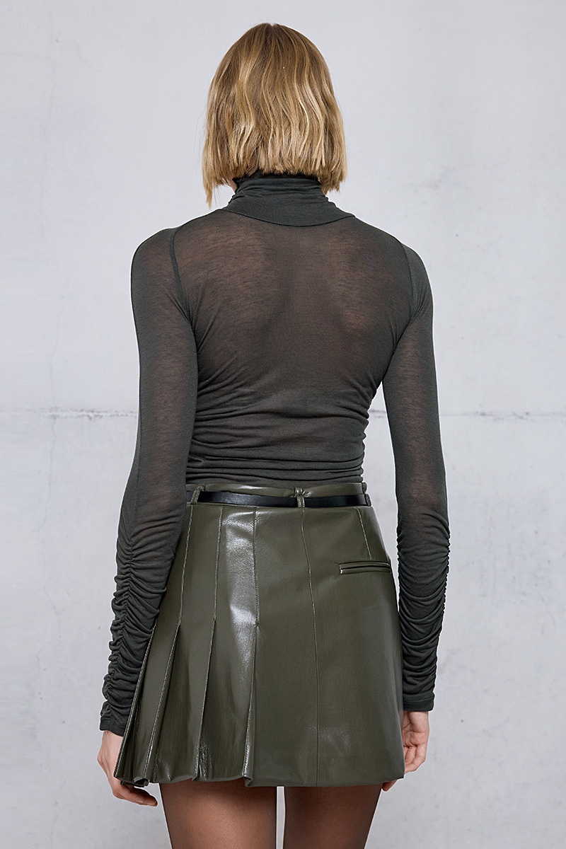 SKORT WITH A LEATHER TEXTURE AND PLEATS