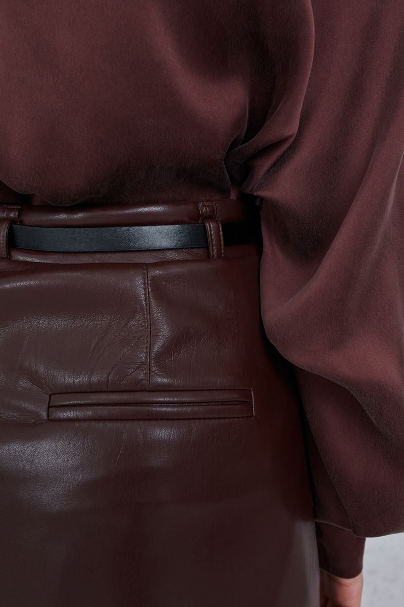 SKORT WITH A LEATHER TEXTURE AND PLEATS