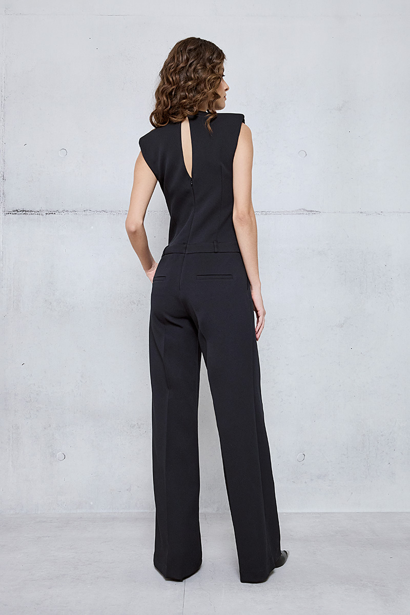 SLEEVELESS JUMPSUIT WITH SHOULDER PADS