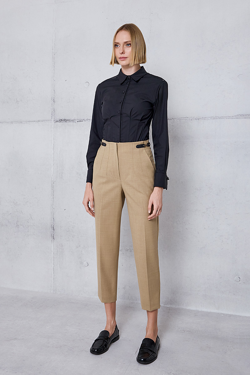 CROP PANTS WITH LEATHER DETAILS