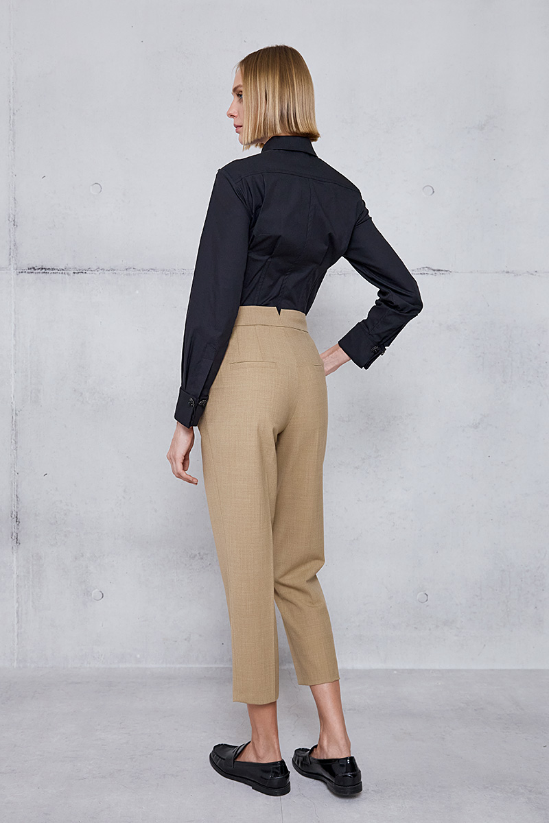 CROP PANTS WITH LEATHER DETAILS