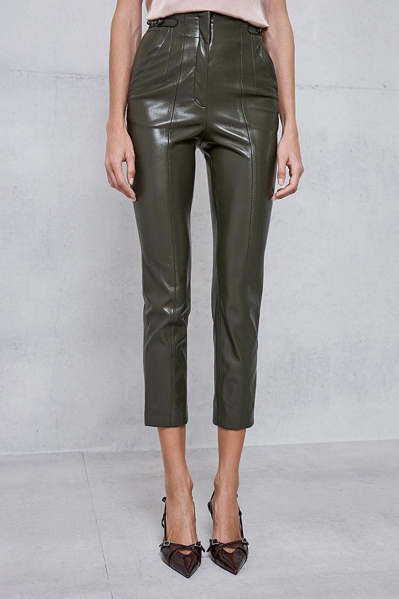 CROPPED TROUSERS WITH A LEATHER TEXTURE AND BUCKLE