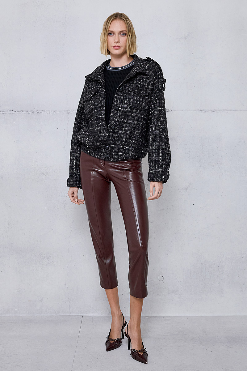 CROPPED TROUSERS WITH A LEATHER TEXTURE AND BUCKLE