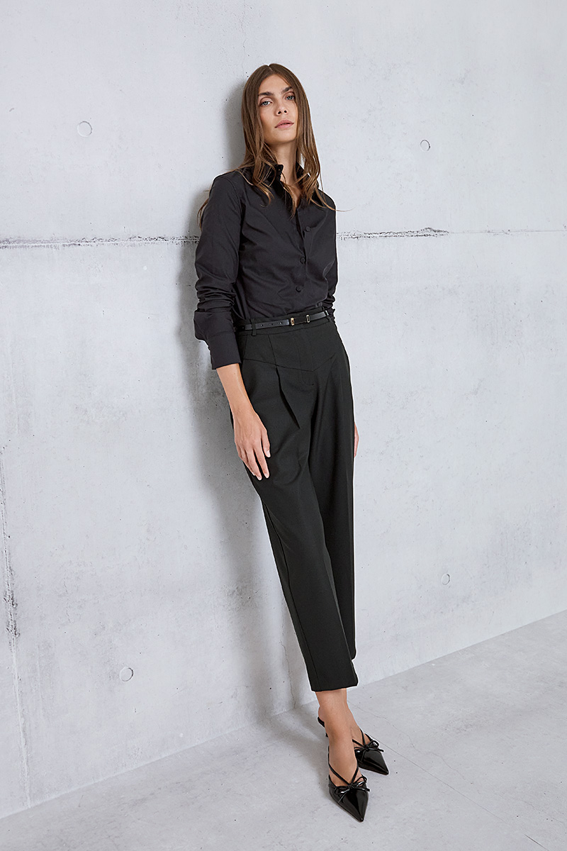 TROUSER WITH PLEATS AND BELT