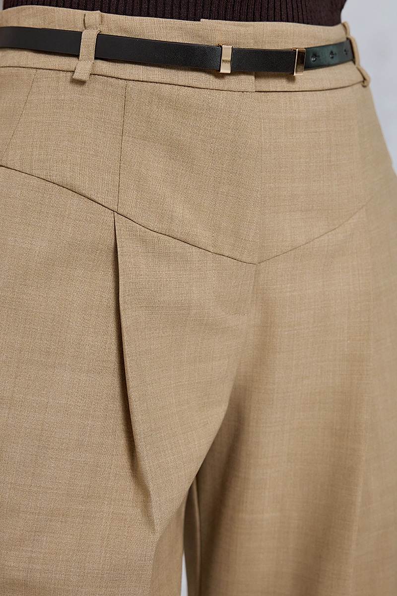 TROUSER WITH PLEATS AND BELT