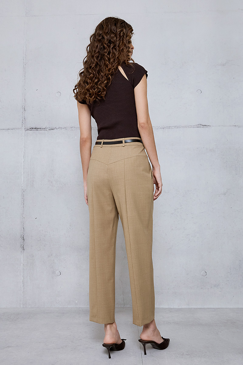 TROUSER WITH PLEATS AND BELT