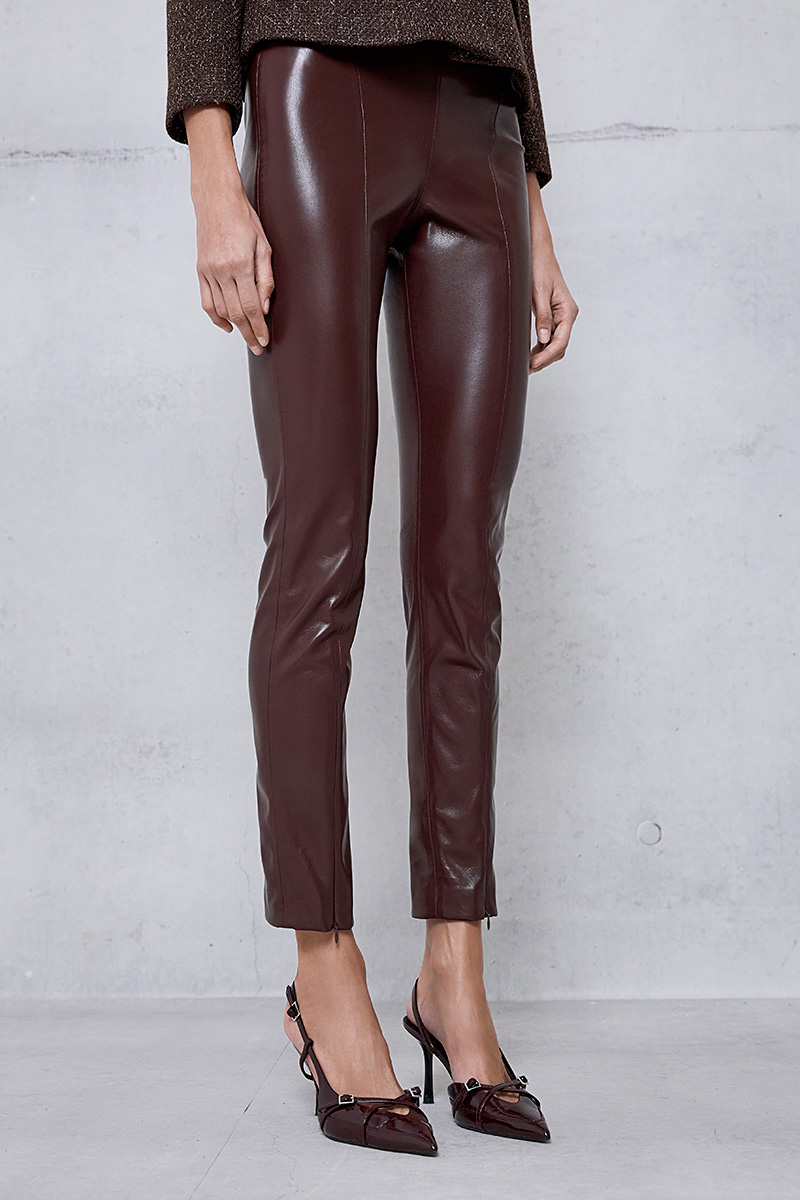 TROUSER WITH A LEATHER TEXTURE