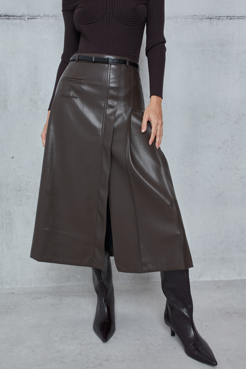 PLEATED SKIRT WITH A LEATHER TEXTURE