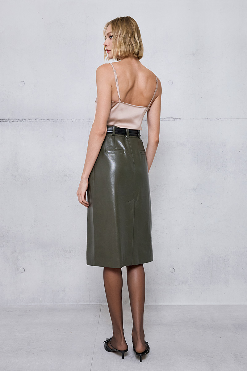 SKIRT WITH A LEATHER TEXTURE