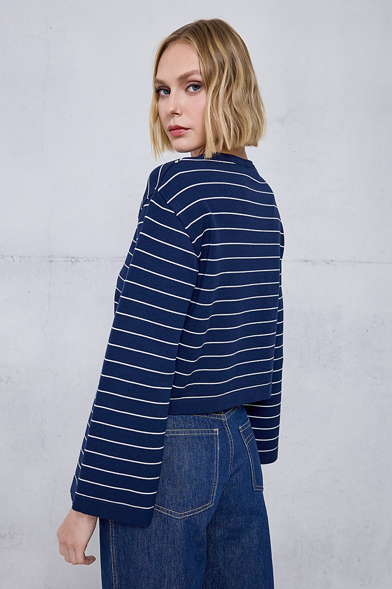 STRIPED LONG-SLEEVE TOP