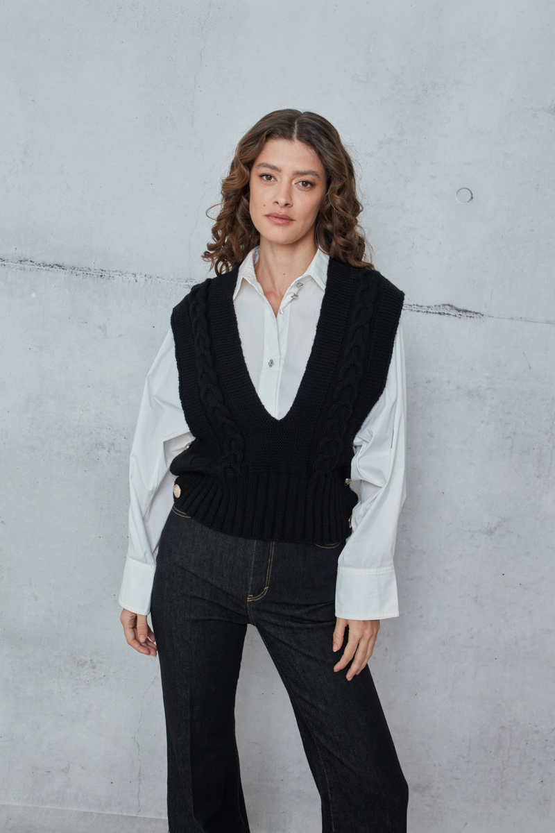 VEST WITH SIDE BUTTONS