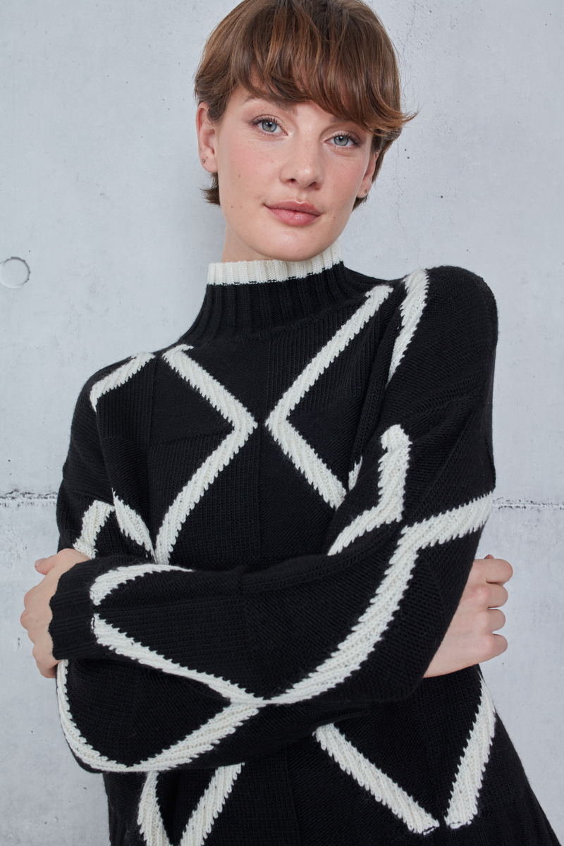 KNIT TOP WITH A PATTERN