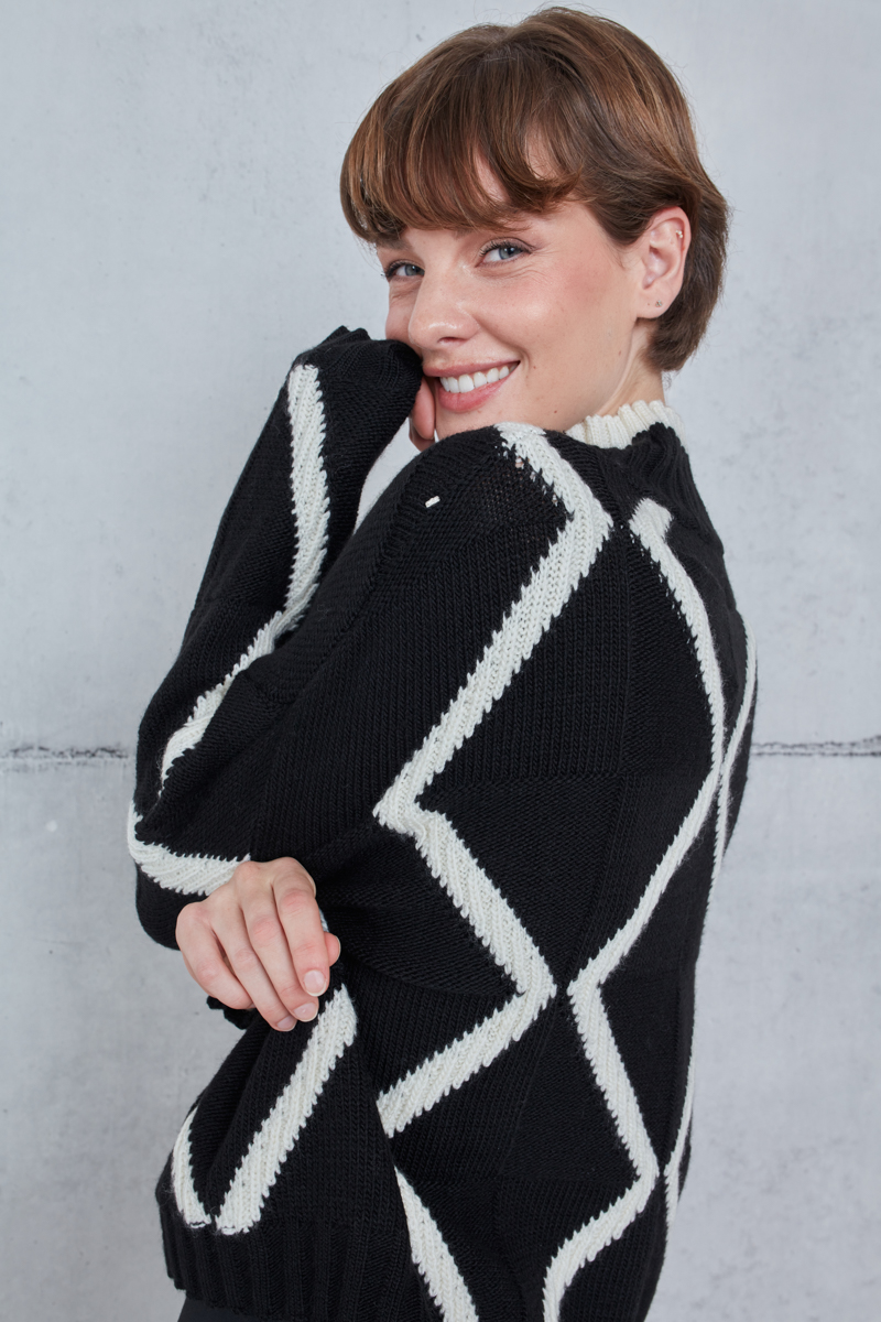 KNIT TOP WITH A PATTERN