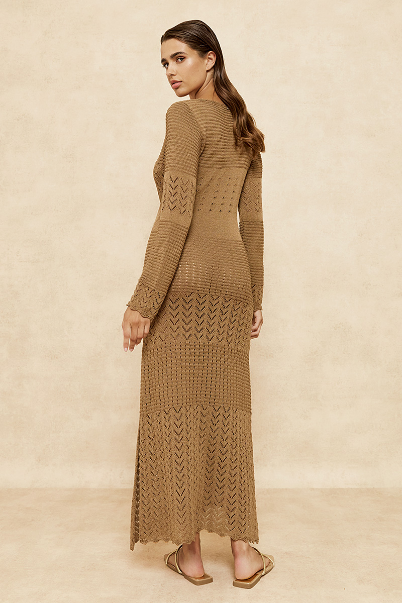 KNITTED DRESS WITH AN OPENING IN THE FRONT