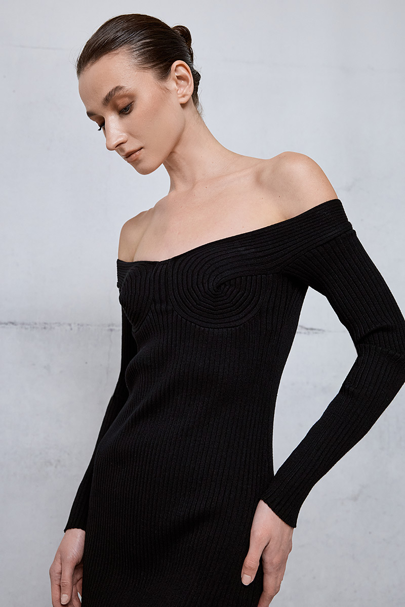 OFF-SHOULDER KNITTED DRESS