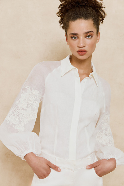 SHIRT WITH EMBROIDERY ON THE SLEEVE