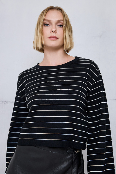 STRIPED LONG-SLEEVE TOP