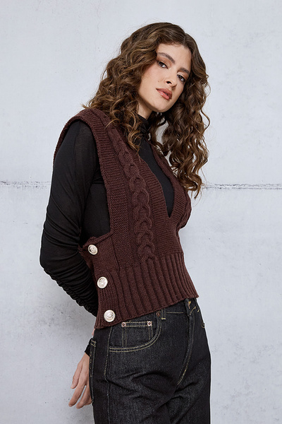 VEST WITH SIDE BUTTONS