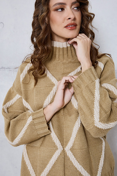 KNIT TOP WITH A PATTERN